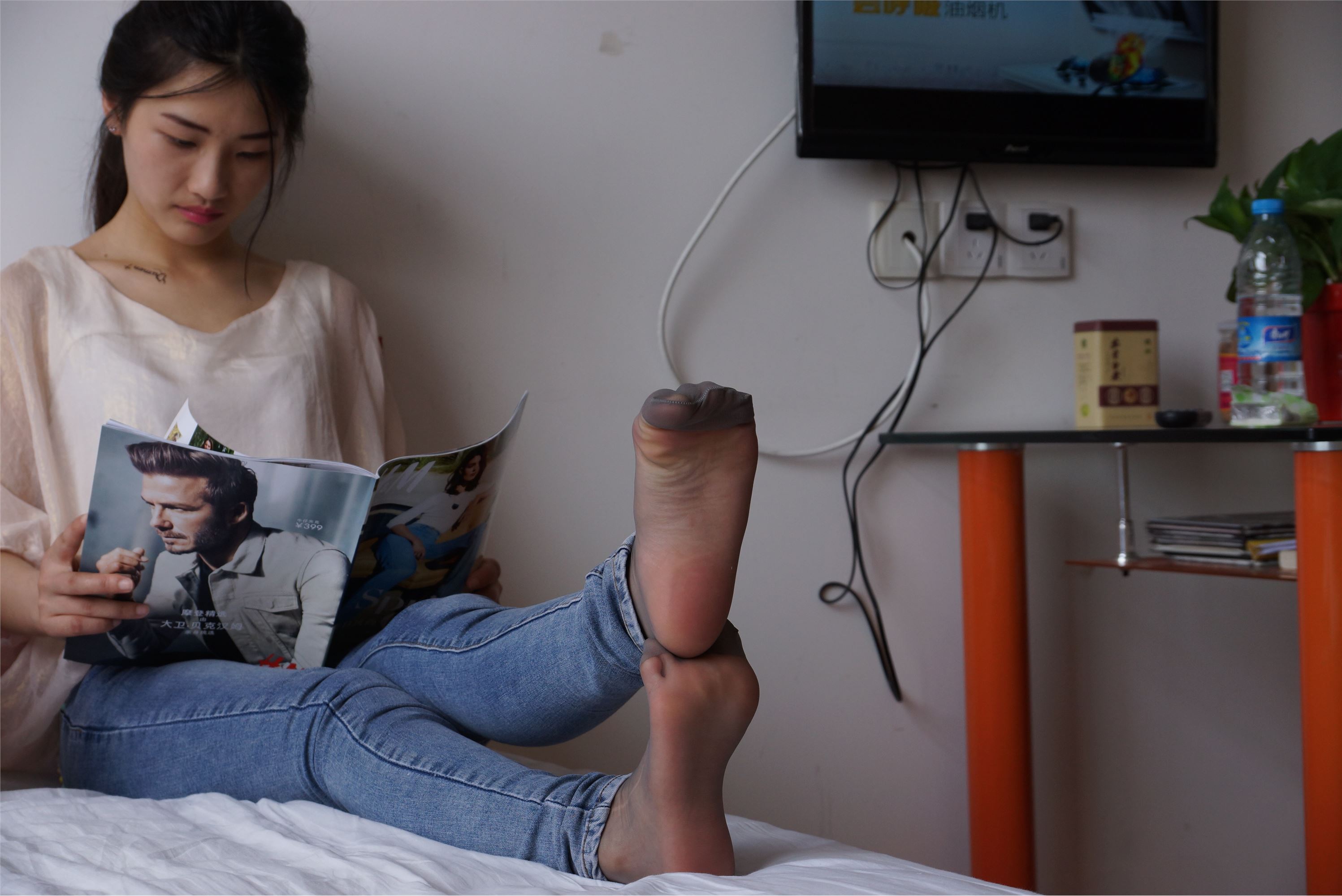 自由摄影 No.005 惬意的周末经典短灰丝陪你看看书